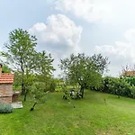 Big 4 Bedroom Apartment With Private Parking