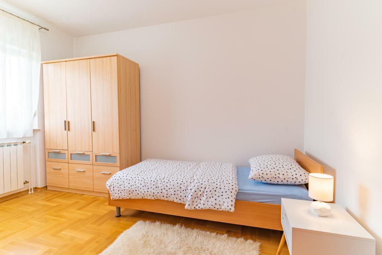 Big 4 Bedroom With Private Parking Apartmán Záhřeb