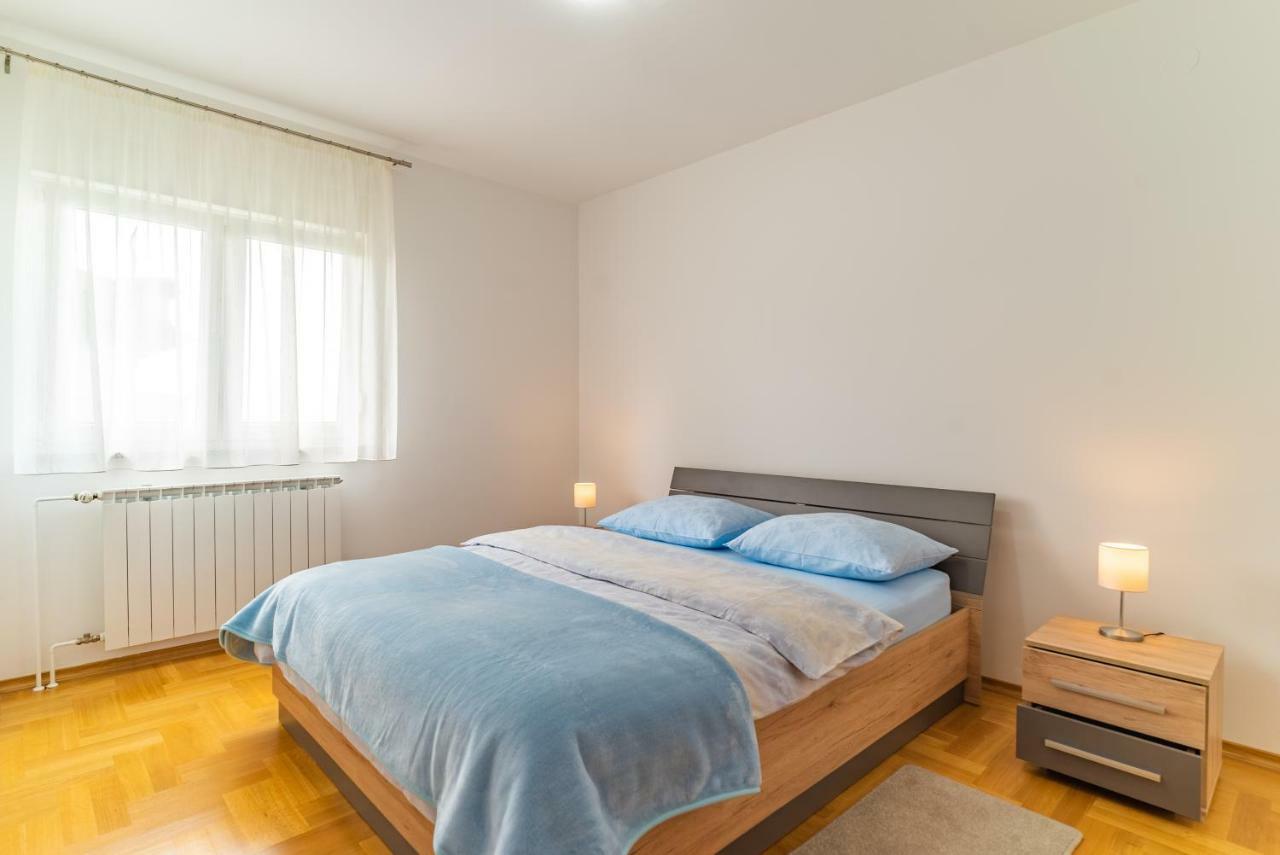 Big 4 Bedroom With Private Parking *