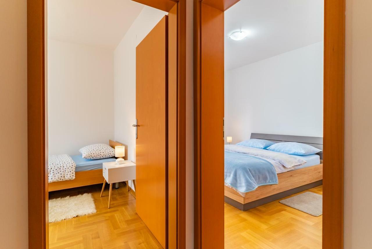 Big 4 Bedroom With Private Parking * Záhřeb
